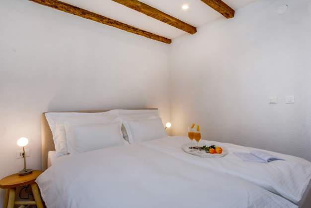 Casa Rustica Bronze Rustic Apartment for 2-3 People in Mali Lošinj