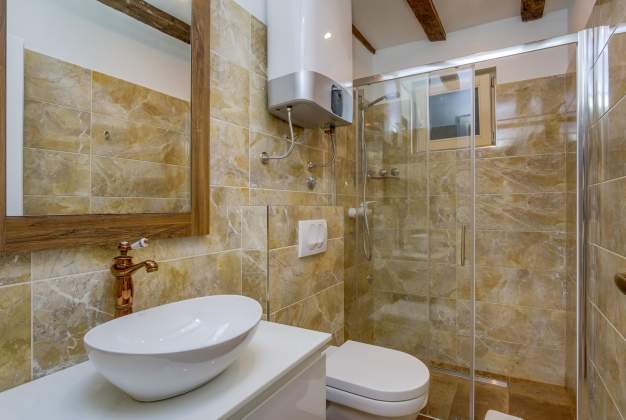 Casa Rustica Bronze Rustic Apartment for 2-3 People in Mali Lošinj
