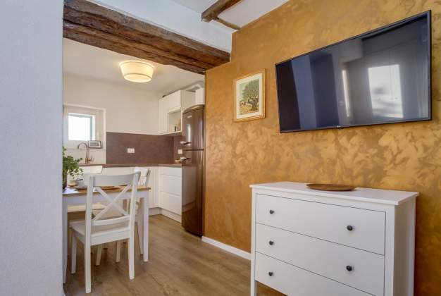 Casa Rustica Bronze Rustic Apartment for 2-3 People in Mali Lošinj