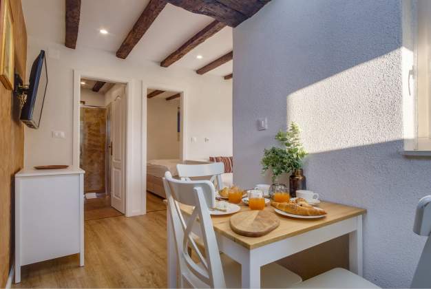 Casa Rustica Bronze Rustic Apartment for 2-3 People in Mali Lošinj