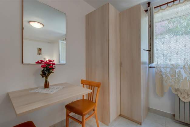 Apartment Ivanka 2 - Near Čikat beach, for 4 people, Mali Lošinj