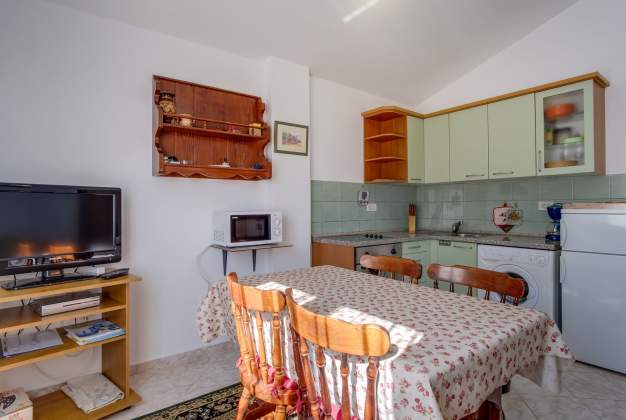Apartment Abba 1 comfortable vacation near the beach for 2-3 people, Mali Lošinj