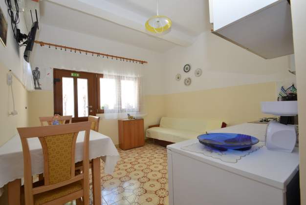 Apartment Kadin, near the center and the sea for 2 people, Mali Lošinj