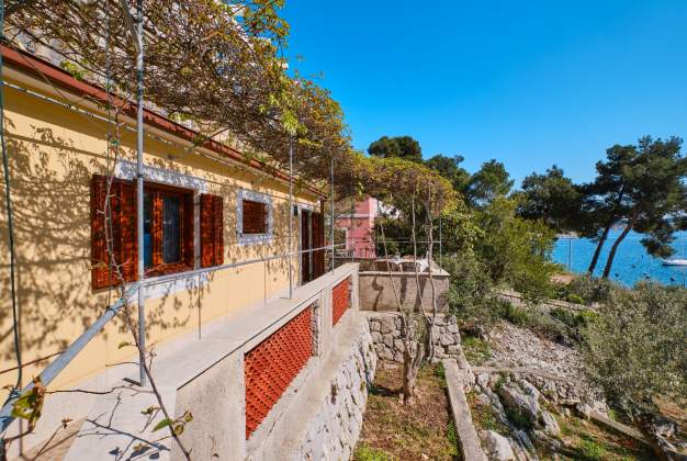 Apartment Katarina 1 for two people, near the sea in Poljana, Mali Lošinj
