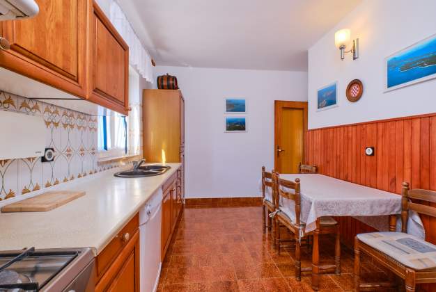 Apartment Katarina 2, for 6 people near the sea in Poljana, Mali Lošinj