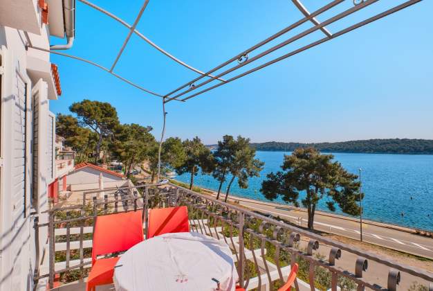 Apartment Katarina 2, for 6 people near the sea in Poljana, Mali Lošinj