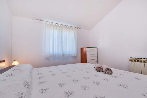 Apartment Ksenija 1 for two people with a sea view - Mali Lošinj