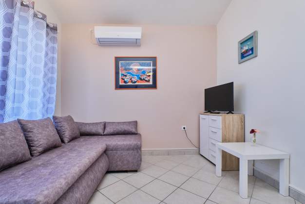 Apartment Ksenija 1 for two people with a sea view - Mali Lošinj