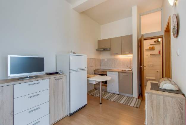 Apartment Ksenija 3 modern accommodation for two people - Mali Lošinj