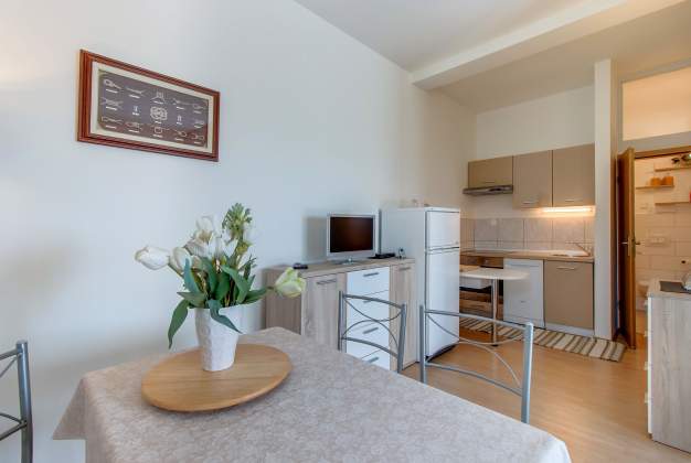 Apartment Ksenija 3 modern accommodation for two people - Mali Lošinj