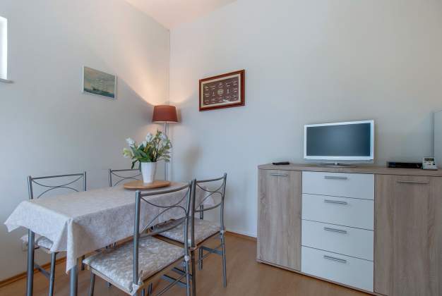 Apartment Ksenija 3 modern accommodation for two people - Mali Lošinj