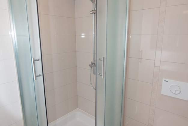 Apartmaji Lakic 1, Prostoren trisobni apartma ob plaži v Artatoreju