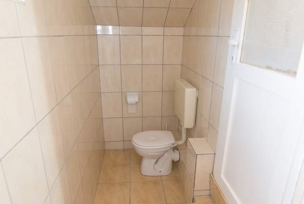 Apartmaji Lakic 1, Prostoren trisobni apartma ob plaži v Artatoreju