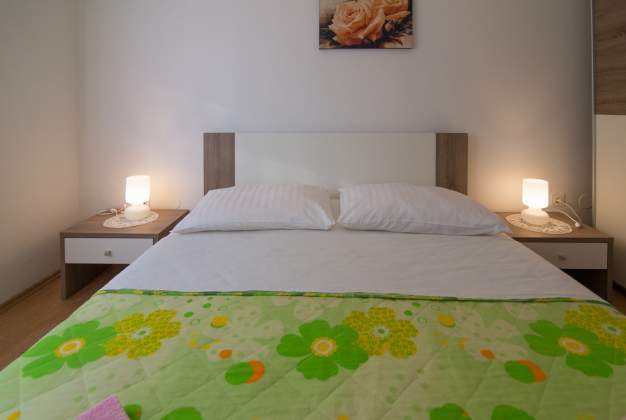 Apartmaji Lakic 1, Prostoren trisobni apartma ob plaži v Artatoreju