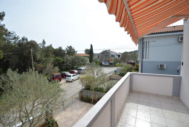 Apartment Lakić 2, for 4 people, near the beach in Artatore