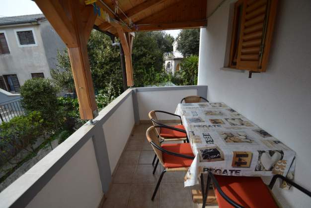 Apartment Lakić 2, for 4 people, near the beach in Artatore