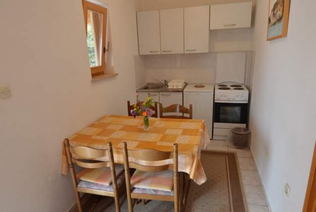Apartment Lakić 2, for 4 people, near the beach in Artatore