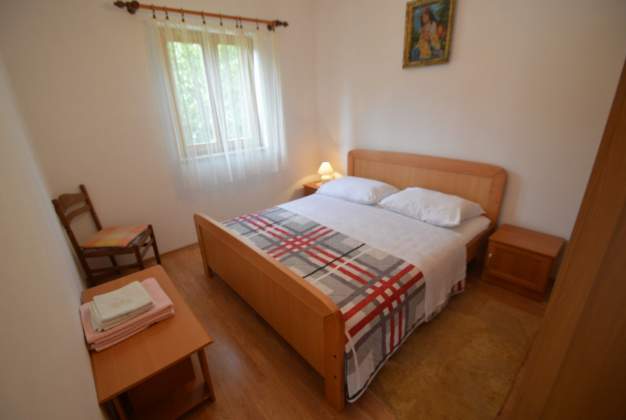 Apartment Lakić 2, for 4 people, near the beach in Artatore