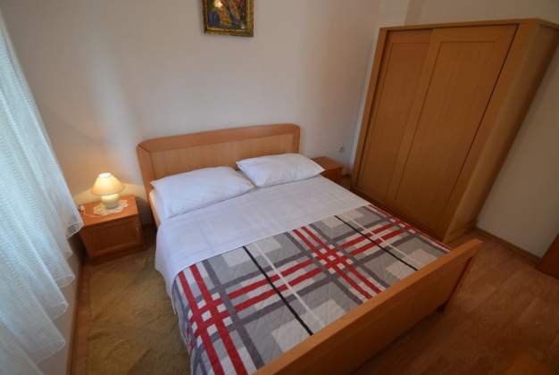 Apartment Lakić 2, for 4 people, near the beach in Artatore