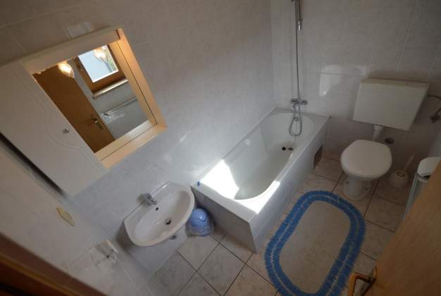 Apartment Lakić 2, for 4 people, near the beach in Artatore