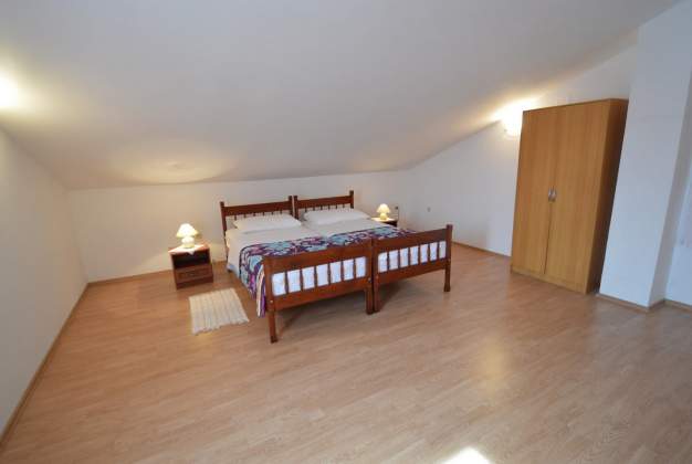 Apartment Lakić 2, for 4 people, near the beach in Artatore