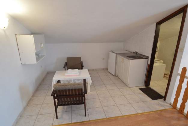 Apartment Lakić 2, for 4 people, near the beach in Artatore