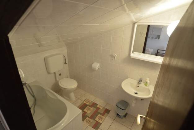 Apartment Lakić 2, for 4 people, near the beach in Artatore