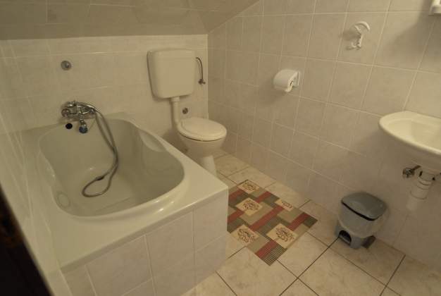 Apartment Lakić 2, for 4 people, near the beach in Artatore