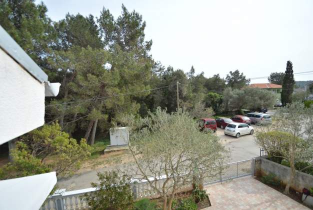 Apartment Lakić 2, for 4 people, near the beach in Artatore
