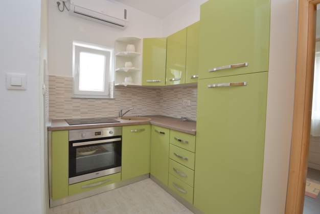 Apartment Lakić 4 - comfortable accommodation near the beach for two in Artatore, Mali Lošinj