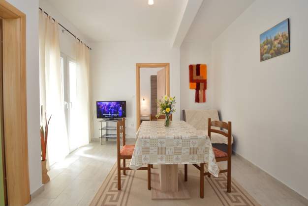 Apartment Lakić 4 - comfortable accommodation near the beach for two in Artatore, Mali Lošinj