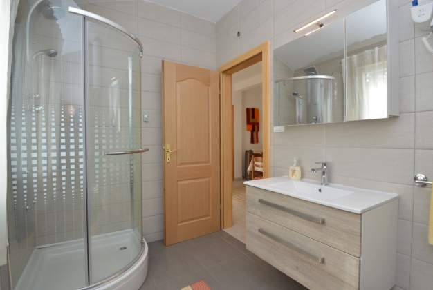 Apartment Lakić 4 - comfortable accommodation near the beach for two in Artatore, Mali Lošinj