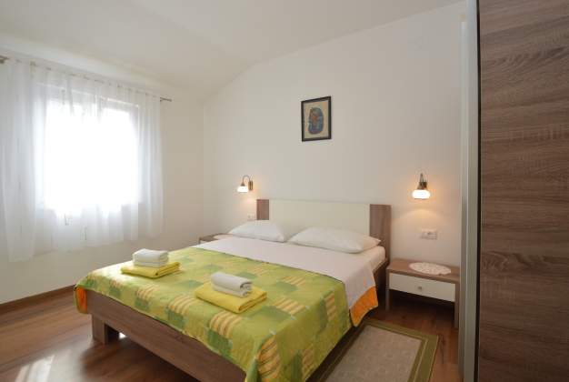 Apartment Lakić 4 - comfortable accommodation near the beach for two in Artatore, Mali Lošinj