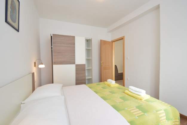 Apartment Lakić 4 - comfortable accommodation near the beach for two in Artatore, Mali Lošinj