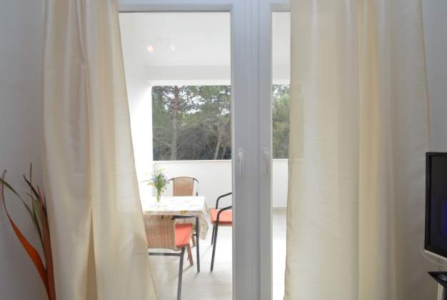 Apartment Lakić 4 - comfortable accommodation near the beach for two in Artatore, Mali Lošinj