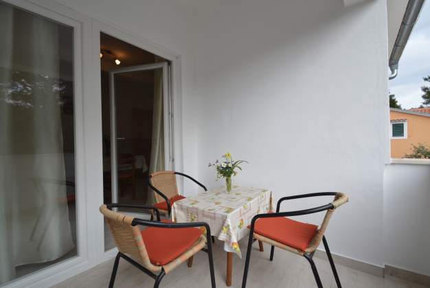 Apartment Lakić 4 - comfortable accommodation near the beach for two in Artatore, Mali Lošinj
