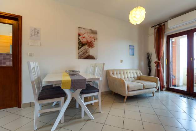 Apartment Lara 1 perfect holiday by the sea in Mali Lošinj – 4