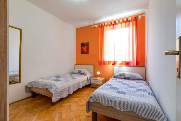 Apartment Lara 2  with terrace for relaxation in Mali Lošinj – 3