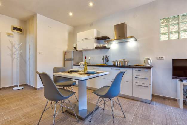 Apartment Adria 1 - Sea view, near the beach, for 3 people, Mali Losinj – 8