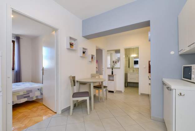 Apartment Lara 5 family accommodation near the center and the beach, Mali Lošinj