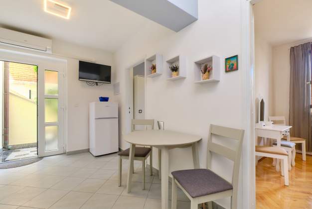 Apartment Lara 5 family accommodation near the center and the beach, Mali Lošinj