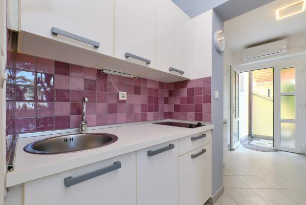 Apartment Lara 5 family accommodation near the center and the beach, Mali Lošinj