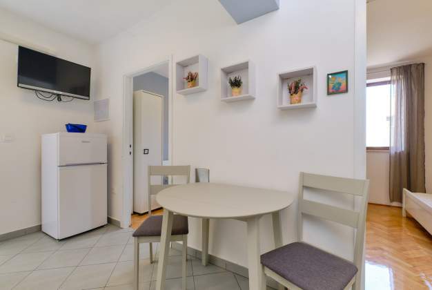 Apartment Lara 5 family accommodation near the center and the beach, Mali Lošinj
