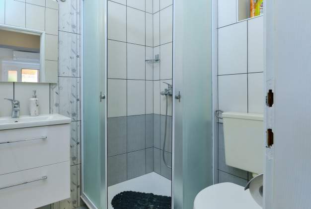 Apartment Lara 5 family accommodation near the center and the beach, Mali Lošinj