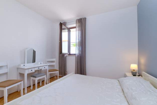 Apartment Lara 5 family accommodation near the center and the beach, Mali Lošinj