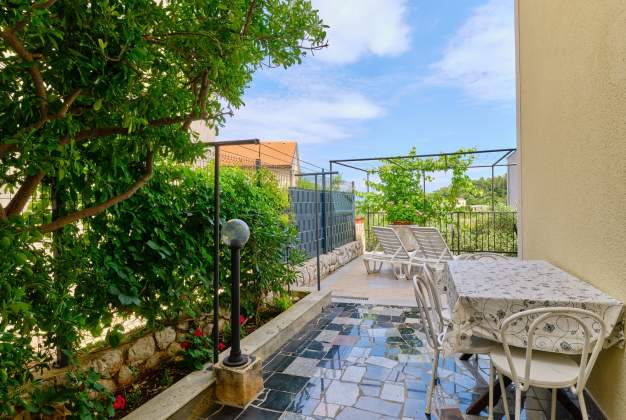 Apartment Lara 5 family accommodation near the center and the beach, Mali Lošinj