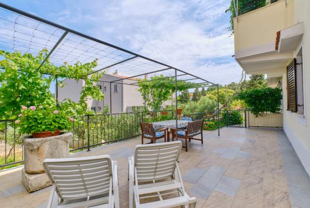 Apartment Lara 5 family accommodation near the center and the beach, Mali Lošinj