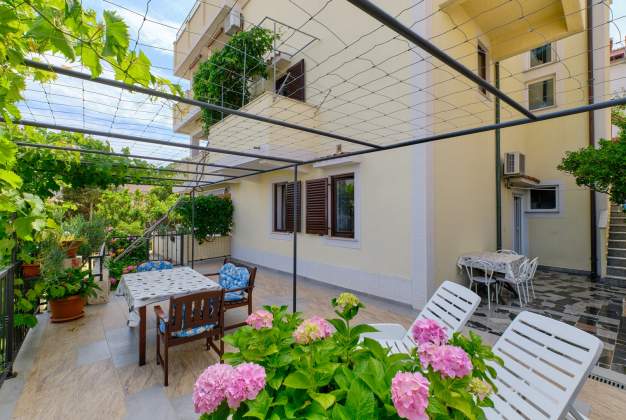 Apartment Lara 5 family accommodation near the center and the beach, Mali Lošinj