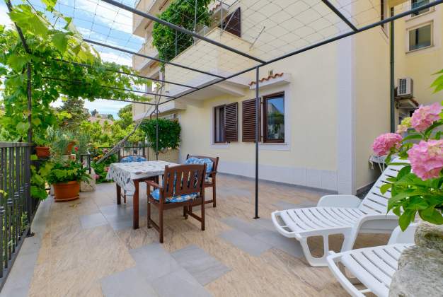 Apartment Lara 5 family accommodation near the center and the beach, Mali Lošinj