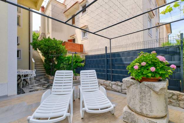 Apartment Lara 5 family accommodation near the center and the beach, Mali Lošinj